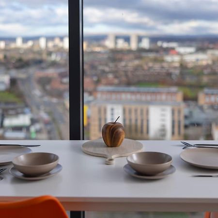 Quayside Penthouse 2 Bedroom Ensuite Near Media City & Manchester United ภายนอก รูปภาพ