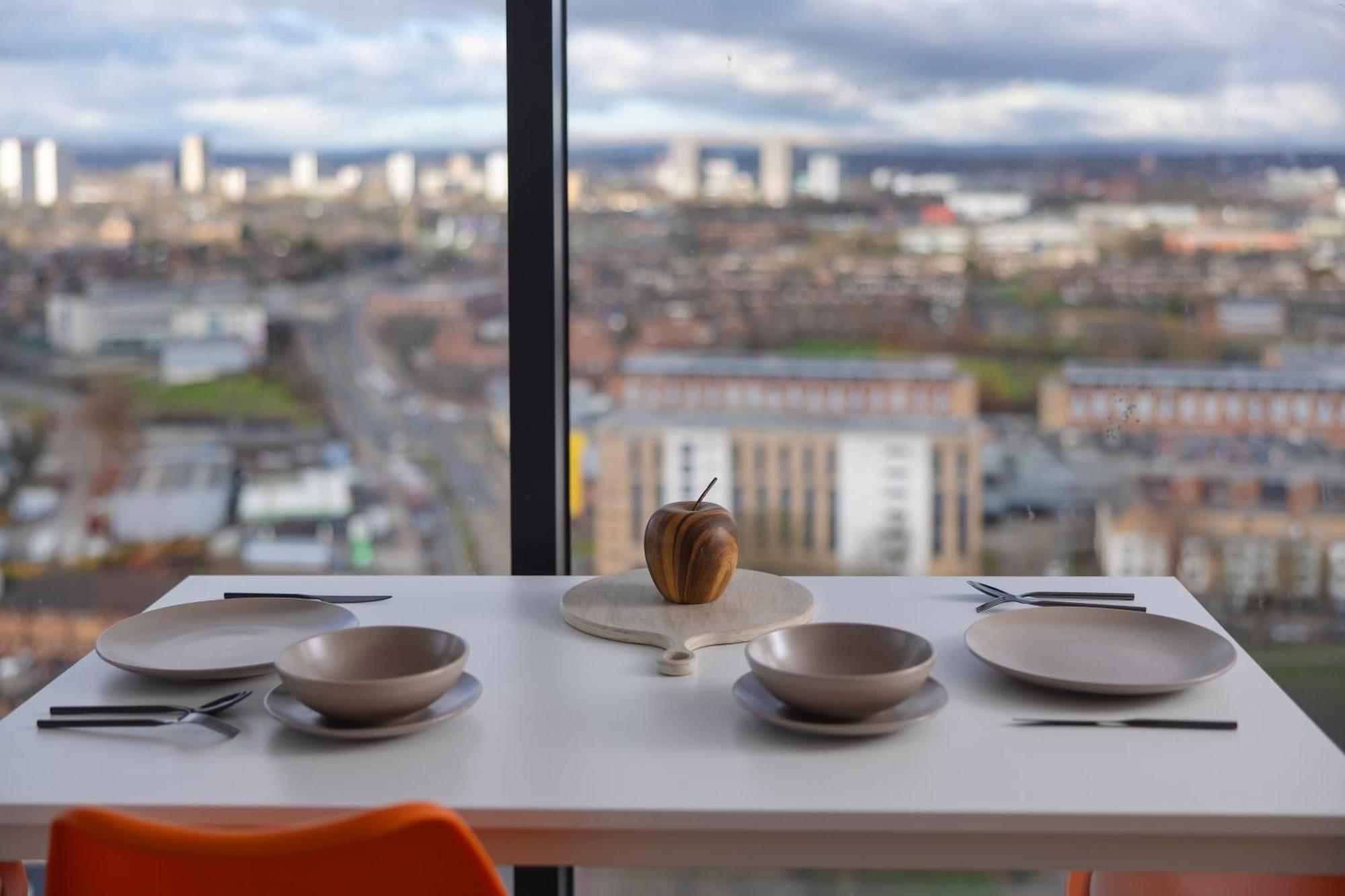 Quayside Penthouse 2 Bedroom Ensuite Near Media City & Manchester United ภายนอก รูปภาพ